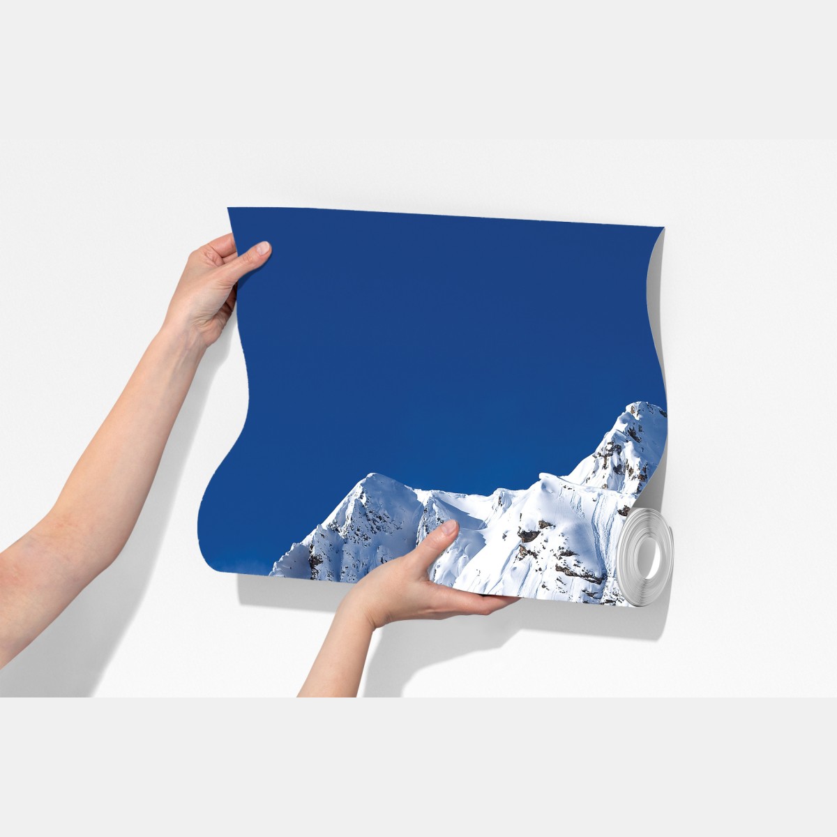 Fototapeta śnieżny alpejski szczyt pod głębokim błękitnym niebem – Wallissimo® Fototapeta śnieżny alpejski szczyt pod głębokim błękitnym niebem – Wallissimo®