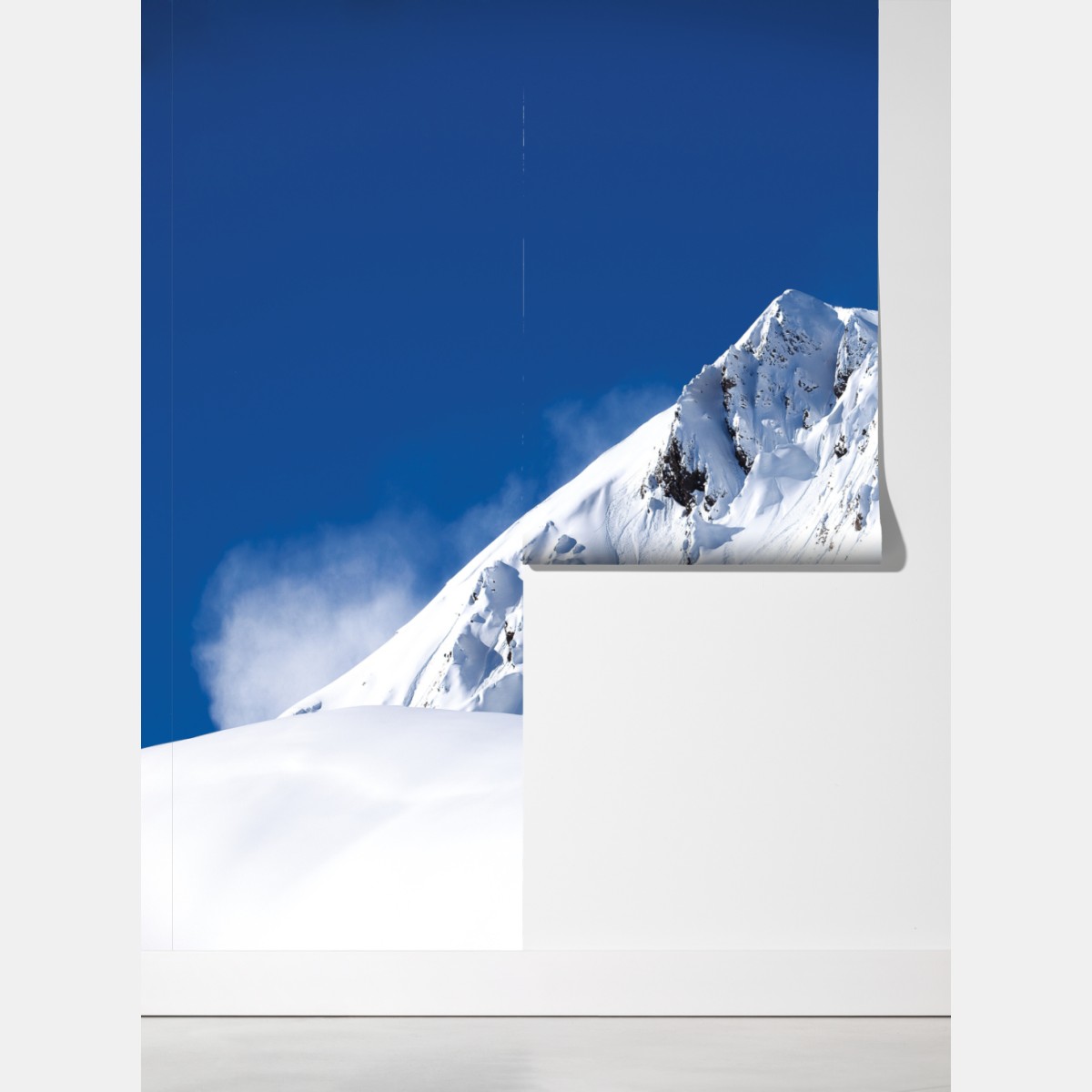 Fototapeta śnieżny alpejski szczyt pod głębokim błękitnym niebem – Wallissimo® Fototapeta śnieżny alpejski szczyt pod głębokim błękitnym niebem – Wallissimo®