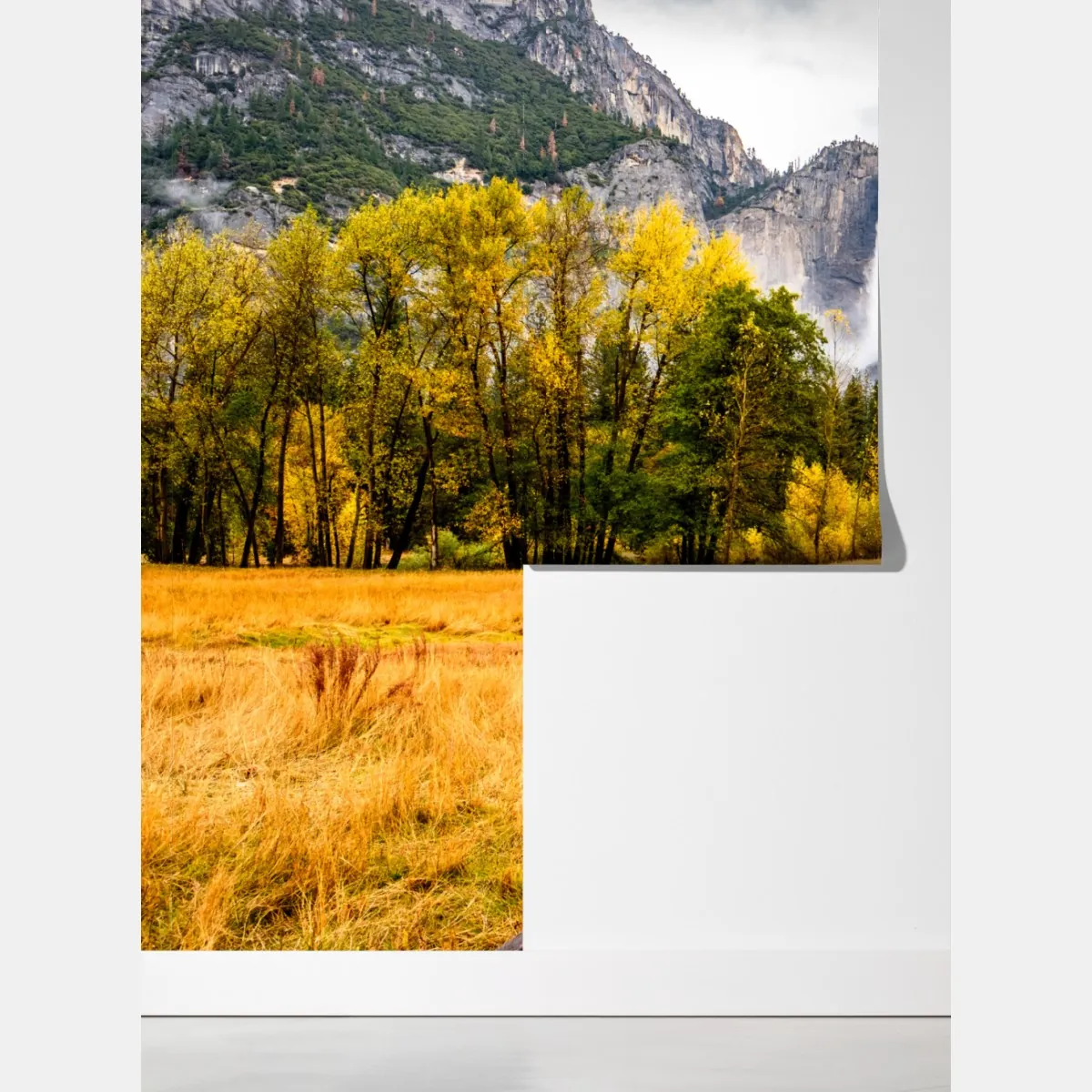 Fototapeta jesienna kładka prowadząca do wodospadu – Wallissimo® Fototapeta jesienna kładka prowadząca do wodospadu – Wallissimo®