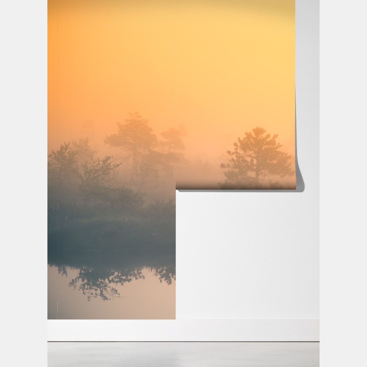 Fototapeta senny wschód słońca nad mglistym torfowiskiem – Wallissimo® Fototapeta senny wschód słońca nad mglistym torfowiskiem – Wallissimo®