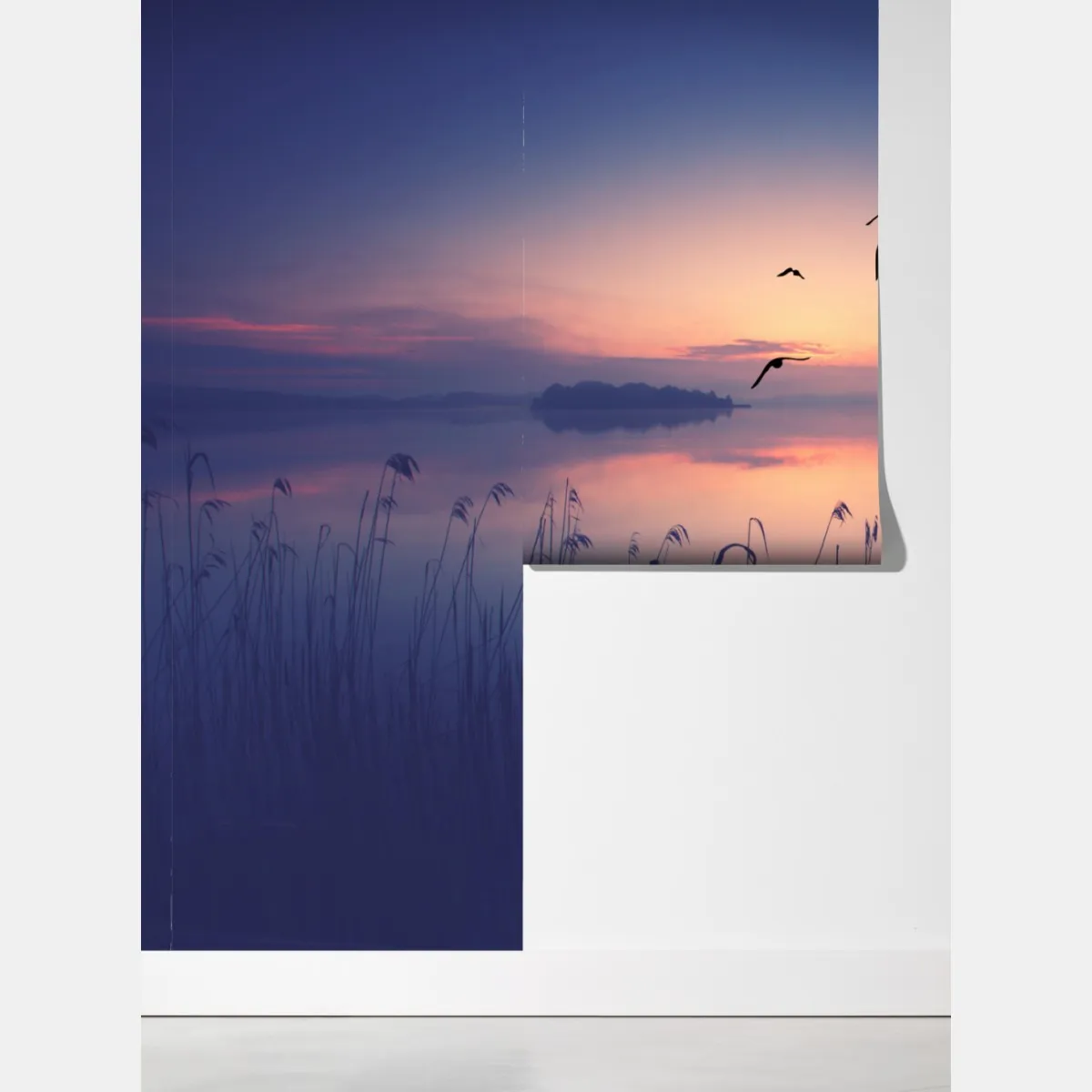 Fototapeta spokojny wschód nad jeziorem z ptakami – Wallissimo® Fototapeta spokojny wschód nad jeziorem z ptakami – Wallissimo®