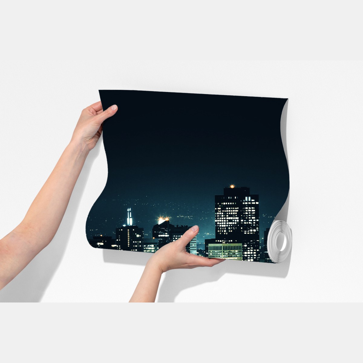 Fototapeta droga prowadząca do oświetlonej panoramy miasta nocą – Wallissimo® Fototapeta droga prowadząca do oświetlonej panoramy miasta nocą – Wallissimo®