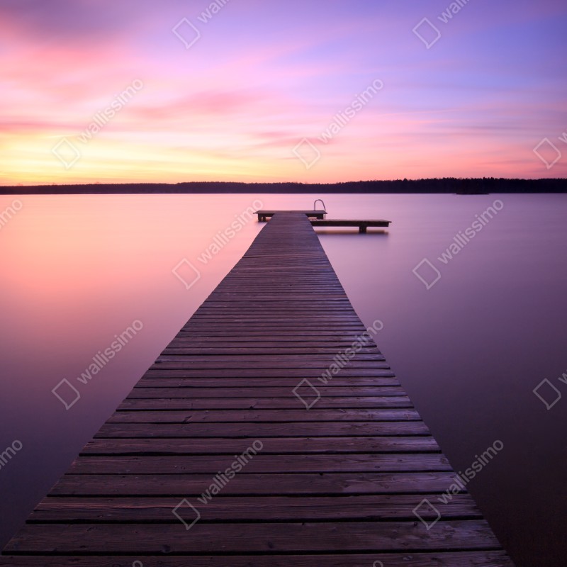 Fototapeta spokojny pastelowy zachód nad jeziorem z pomostem – Wallissimo® Fototapeta spokojny pastelowy zachód nad jeziorem z pomostem – Wallissimo®