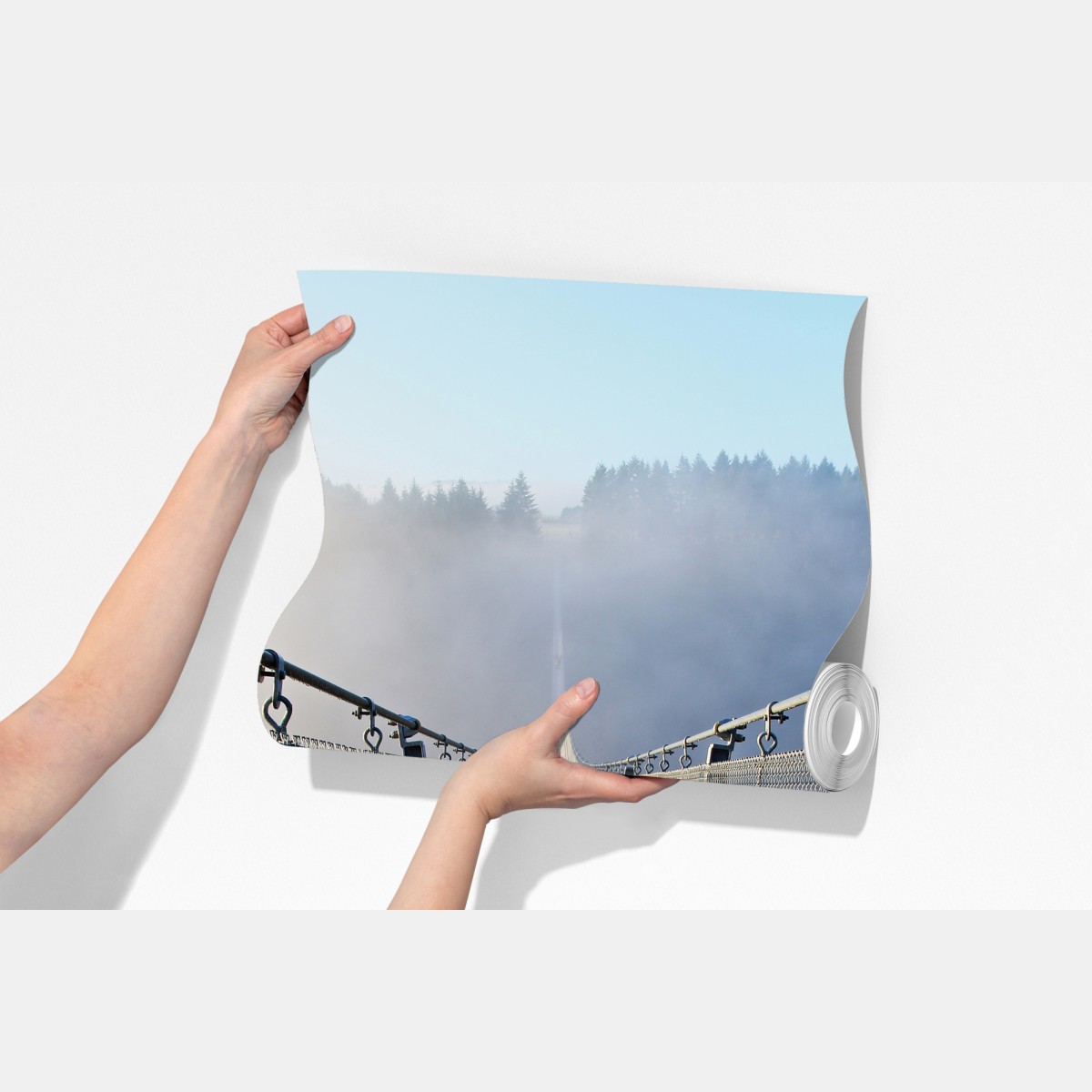 Fototapeta mglisty wiszący most prowadzący w las – Wallissimo® Fototapeta mglisty wiszący most prowadzący w las – Wallissimo®