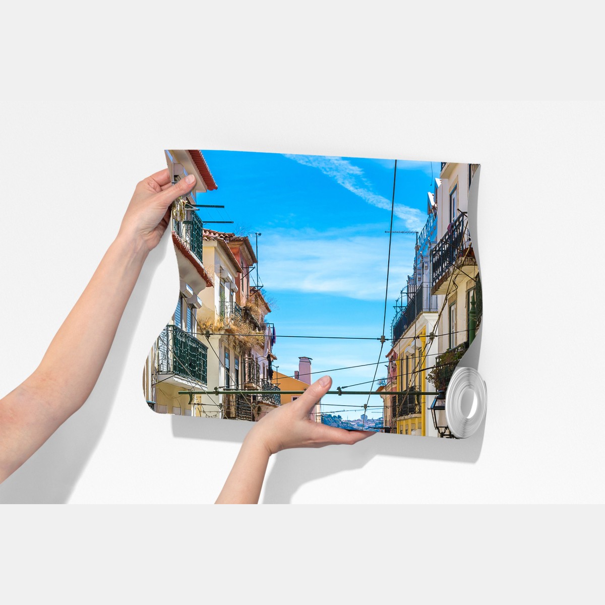 Fototapeta stara ulica w Lizbonie w słoneczny dzień – Wallissimo® Fototapeta stara ulica w Lizbonie w słoneczny dzień – Wallissimo®