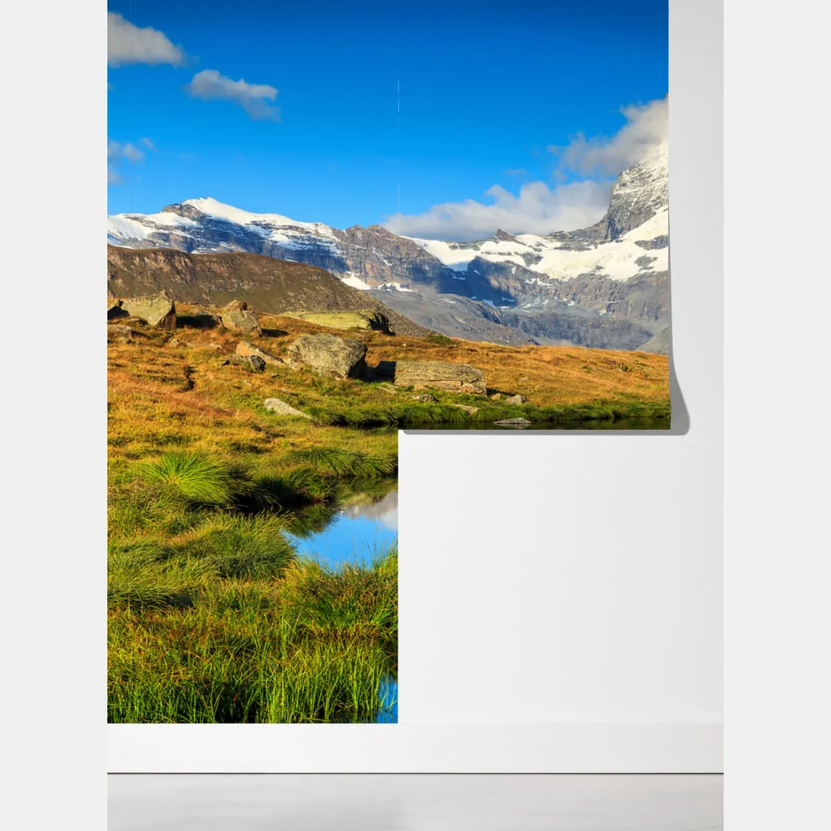 Fototapeta majestatyczny Matterhorn odbity w alpejskim jeziorze – Wallissimo® Fototapeta majestatyczny Matterhorn odbity w alpejskim jeziorze – Wallissimo®