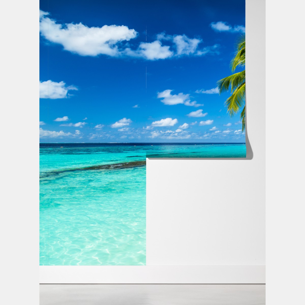 Fototapeta tropikalna turkusowa plaża z pochylonymi palmami – Wallissimo® Fototapeta tropikalna turkusowa plaża z pochylonymi palmami – Wallissimo®