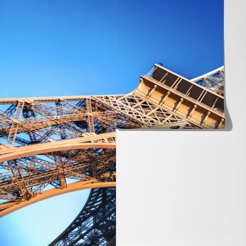 Fototapeta Wieża Eiffla z bliska w Paryżu – Wallissimo® Fototapeta Wieża Eiffla z bliska w Paryżu – Wallissimo®