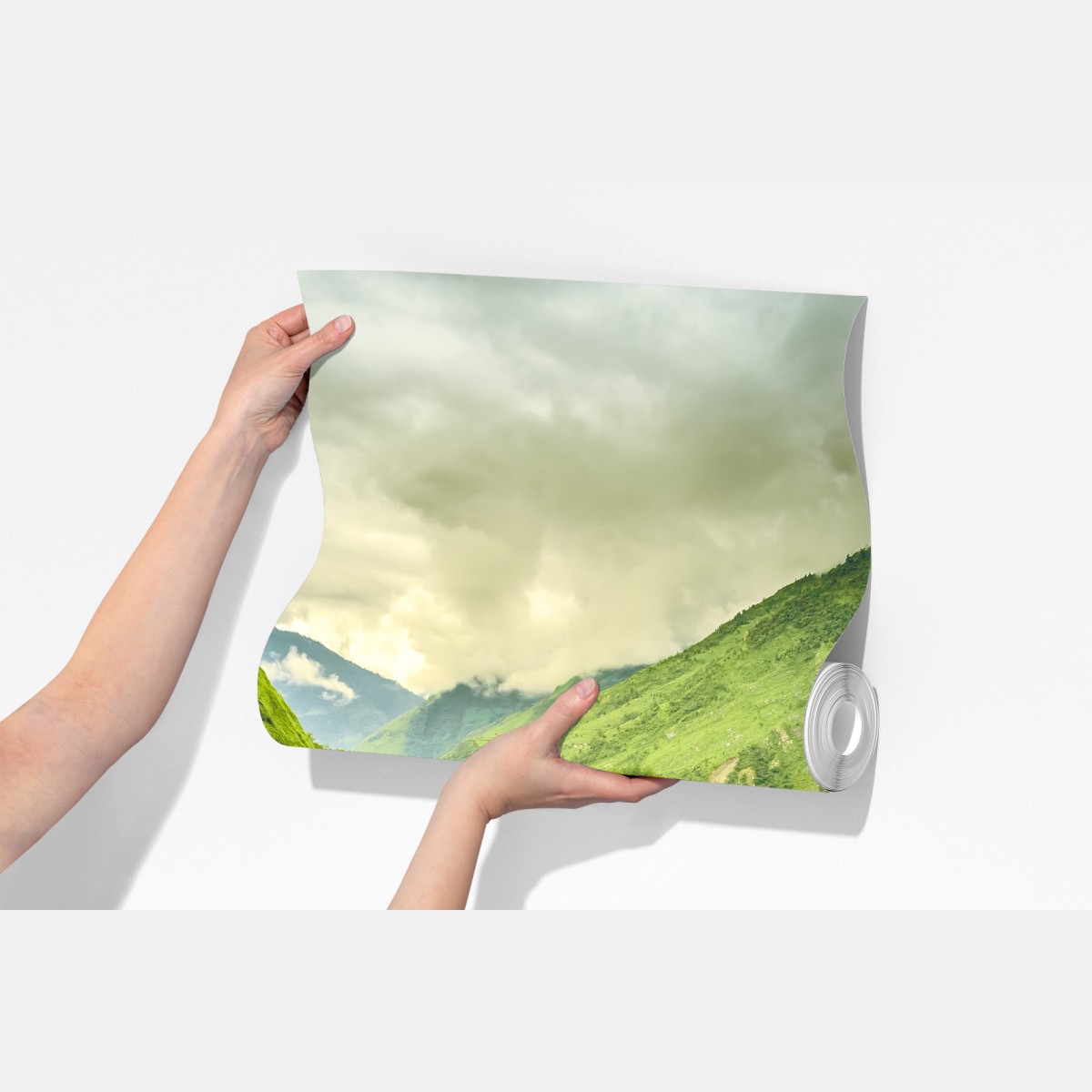 Fototapeta bujna zielona dolina górska z rzeką – Wallissimo® Fototapeta bujna zielona dolina górska z rzeką – Wallissimo®