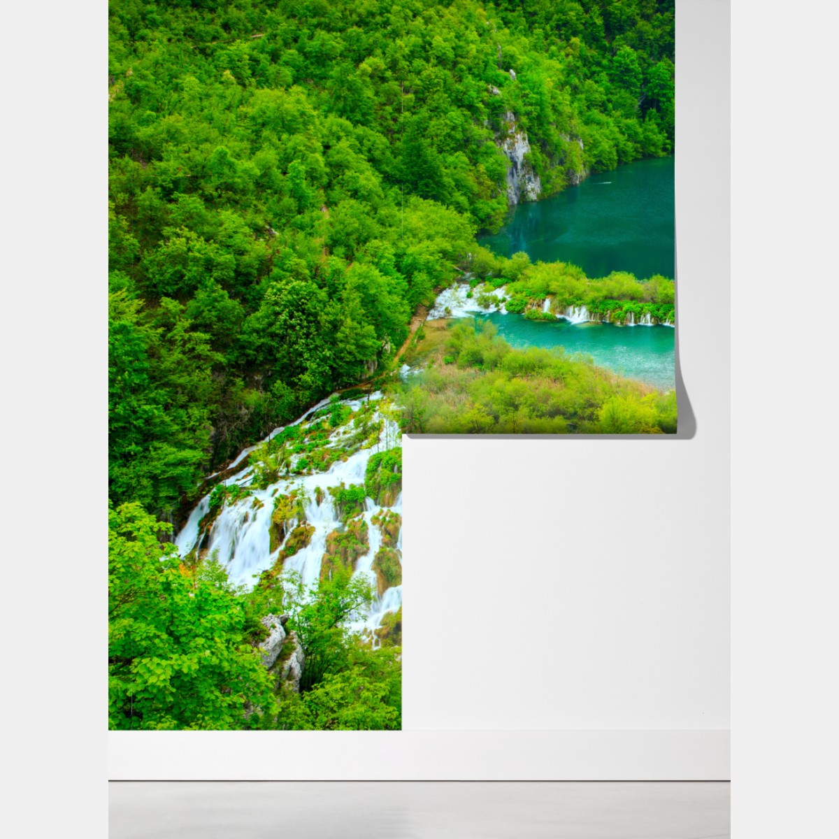 Fototapeta bujny wodospad i turkusowe jeziora – Wallissimo® Fototapeta bujny wodospad i turkusowe jeziora – Wallissimo®