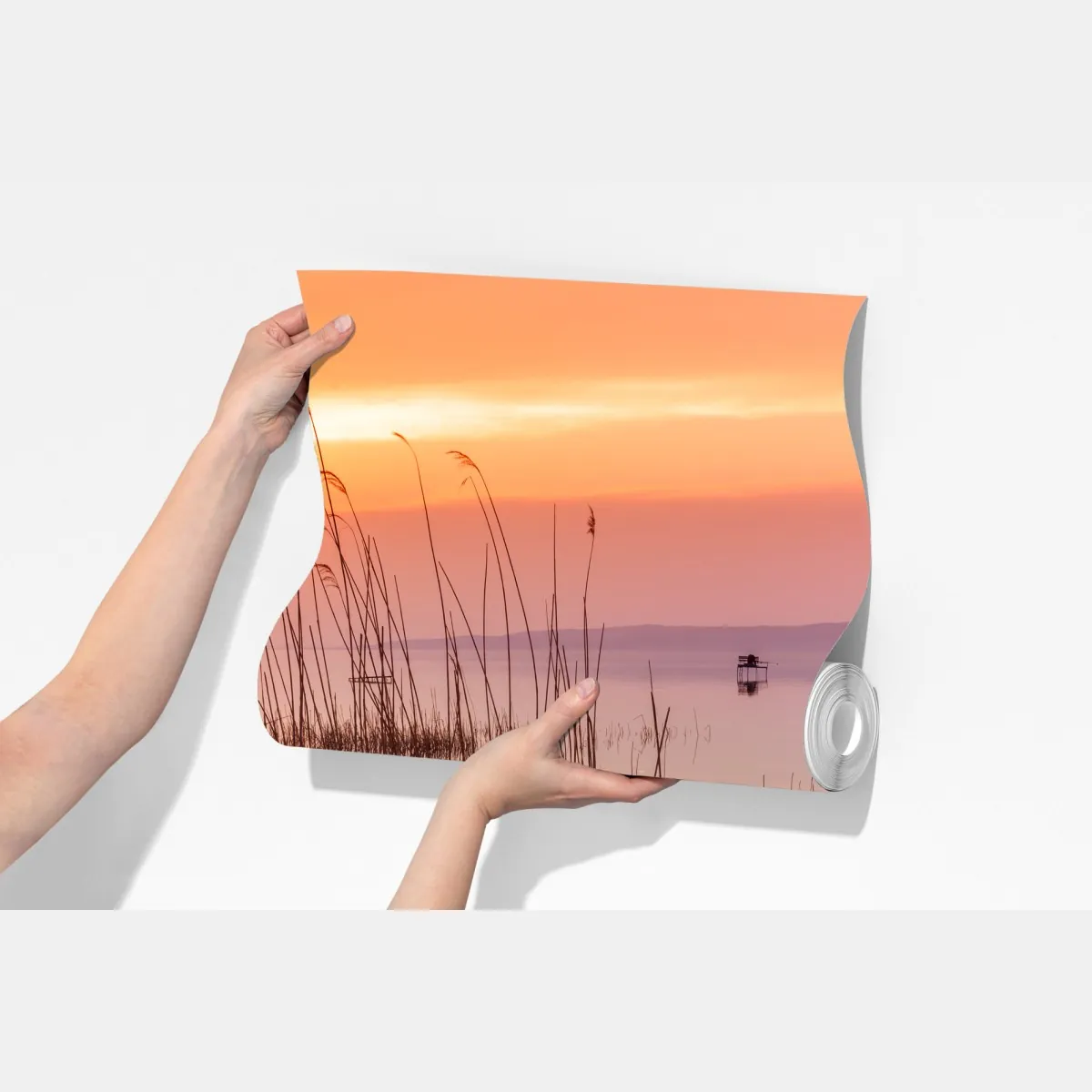 Fototapeta zachód słońca nad jeziorem z zacumowanymi łodziami – Wallissimo® Fototapeta zachód słońca nad jeziorem z zacumowanymi łodziami – Wallissimo®