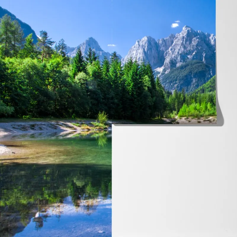 Fototapeta alpejskie jezioro z odbiciem w zielonych górach – Wallissimo® Fototapeta alpejskie jezioro z odbiciem w zielonych górach – Wallissimo®