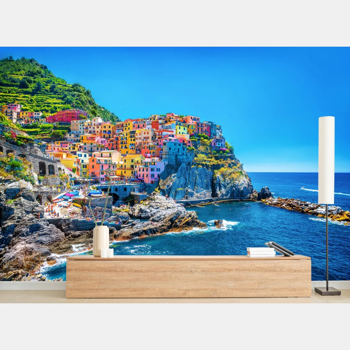 Fototapeta kolorowa wioska na klifie nad morzem – Wallissimo® Fototapeta kolorowa wioska na klifie nad morzem – Wallissimo®