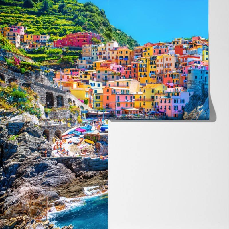 Fototapeta kolorowa wioska na klifie nad morzem – Wallissimo® Fototapeta kolorowa wioska na klifie nad morzem – Wallissimo®