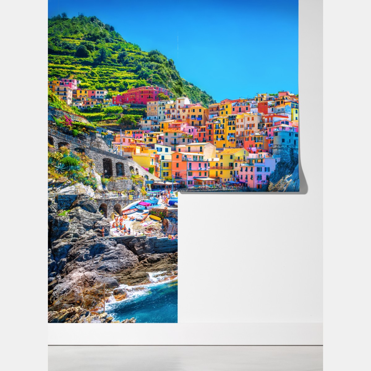 Fototapeta kolorowa wioska na klifie nad morzem – Wallissimo® Fototapeta kolorowa wioska na klifie nad morzem – Wallissimo®