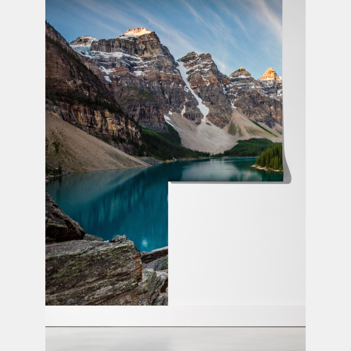 Fototapeta alpejskie jezioro o wschodzie słońca – Wallissimo® Fototapeta alpejskie jezioro o wschodzie słońca – Wallissimo®