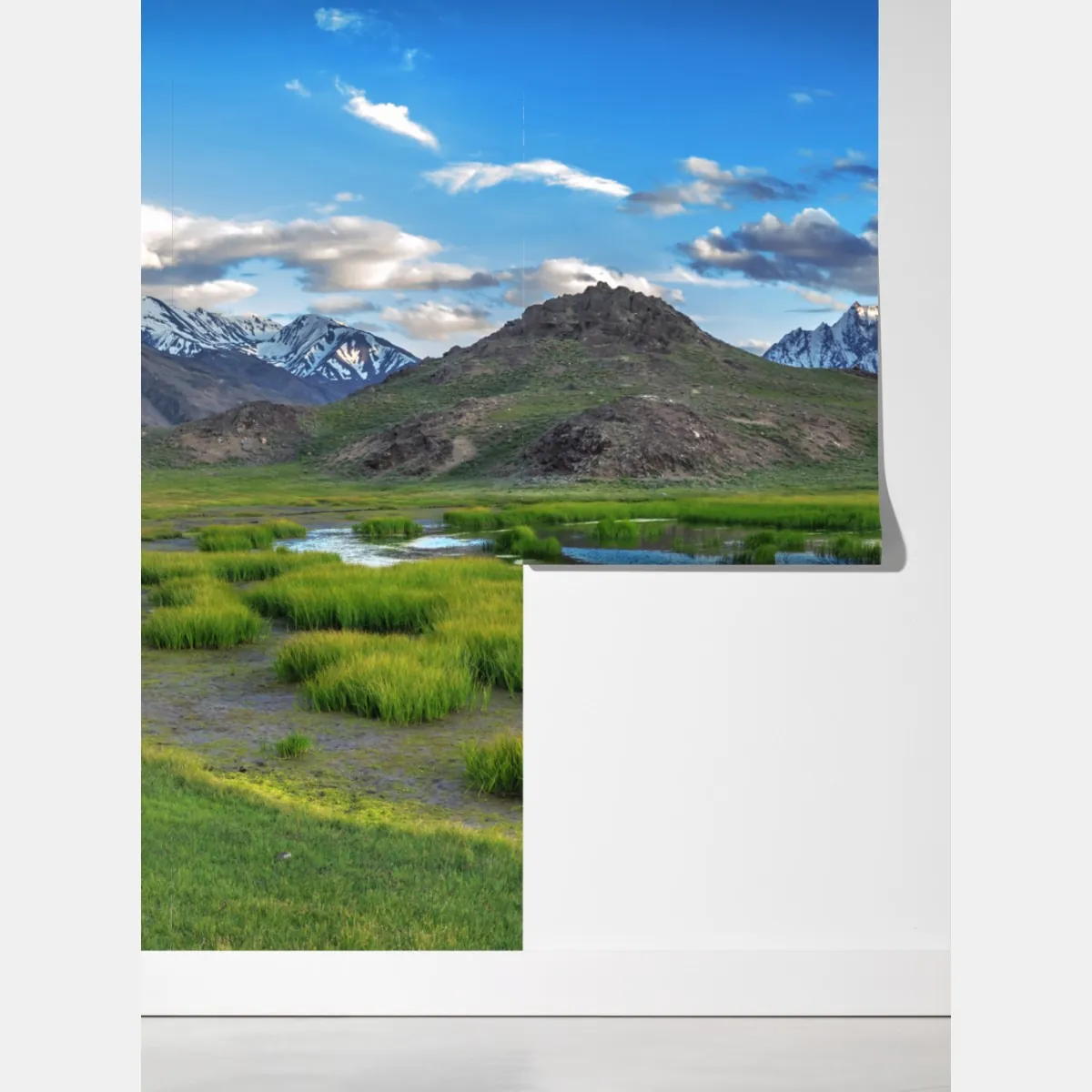 Fototapeta spokojne jezioro górskie w Himalajach latem – Wallissimo® Fototapeta spokojne jezioro górskie w Himalajach latem – Wallissimo®