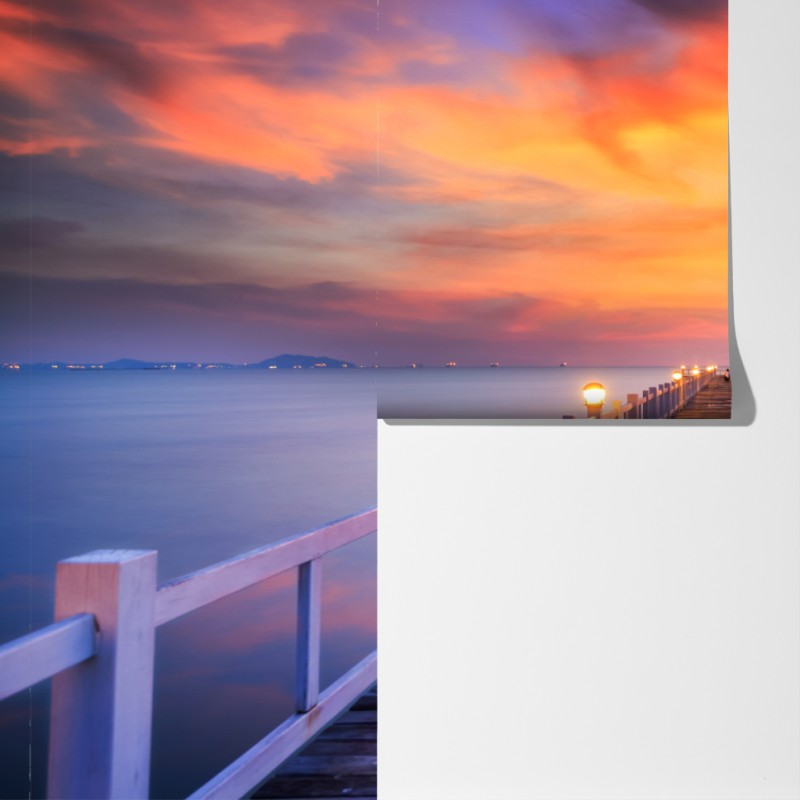 Fototapeta drewniany pomost o wschodzie słońca – Wallissimo® Fototapeta drewniany pomost o wschodzie słońca – Wallissimo®