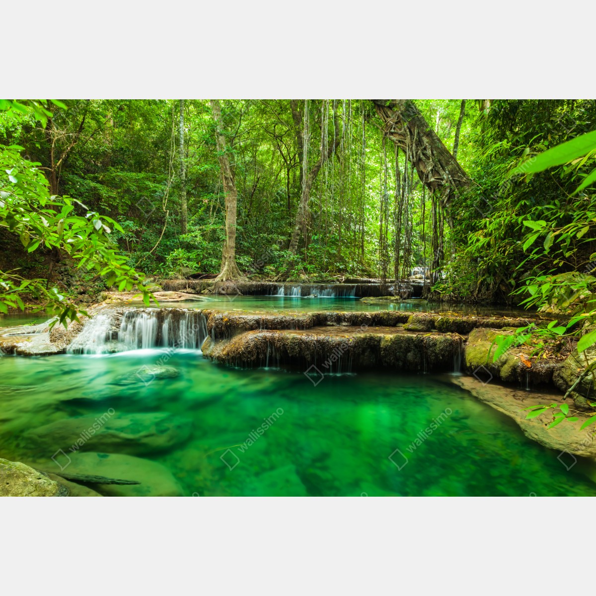 Fototapeta spokojne turkusowe baseny przy wodospadzie Erawan – Wallissimo® Fototapeta spokojne turkusowe baseny przy wodospadzie Erawan – Wallissimo®