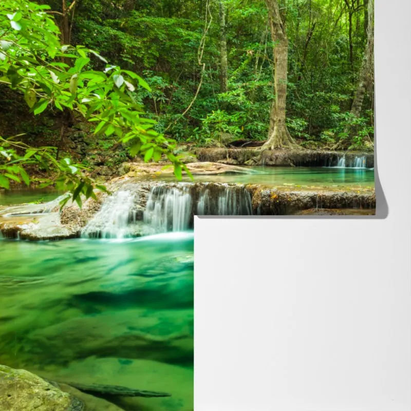 Fototapeta spokojne turkusowe baseny przy wodospadzie Erawan – Wallissimo® Fototapeta spokojne turkusowe baseny przy wodospadzie Erawan – Wallissimo®