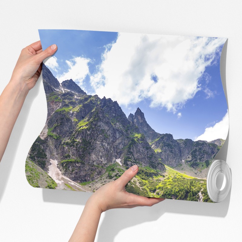 Fototapeta spokojne szmaragdowe jezioro górskie ze skalistymi szczytami – Wallissimo® Fototapeta spokojne szmaragdowe jezioro górskie ze skalistymi szczytami – Wallissimo®