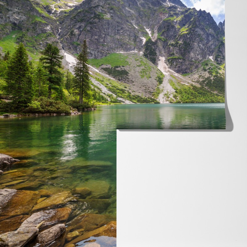 Fototapeta spokojne szmaragdowe jezioro górskie ze skalistymi szczytami – Wallissimo® Fototapeta spokojne szmaragdowe jezioro górskie ze skalistymi szczytami – Wallissimo®