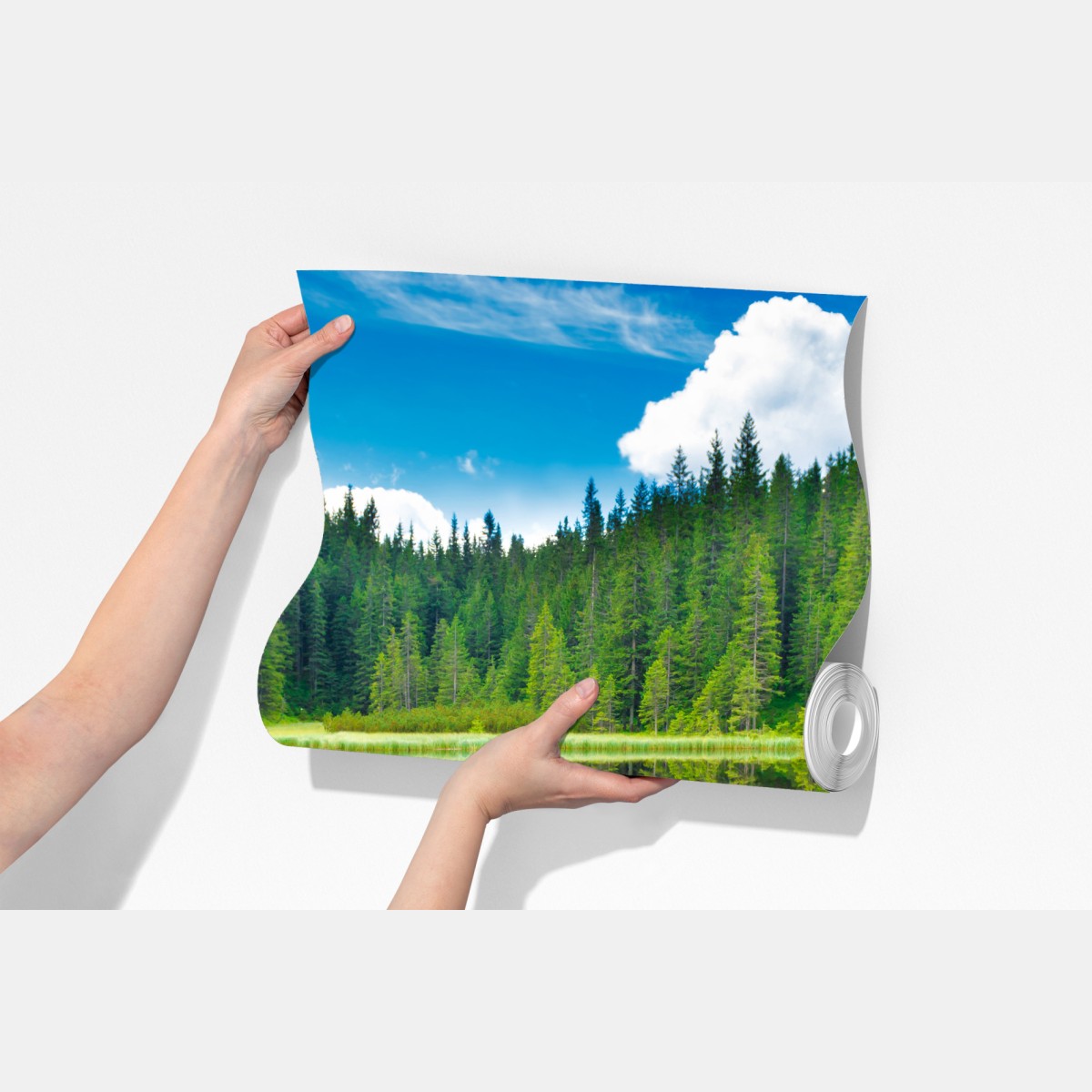 Fototapeta spokojne jezioro leśne z drewnianym mostem – Wallissimo® Fototapeta spokojne jezioro leśne z drewnianym mostem – Wallissimo®