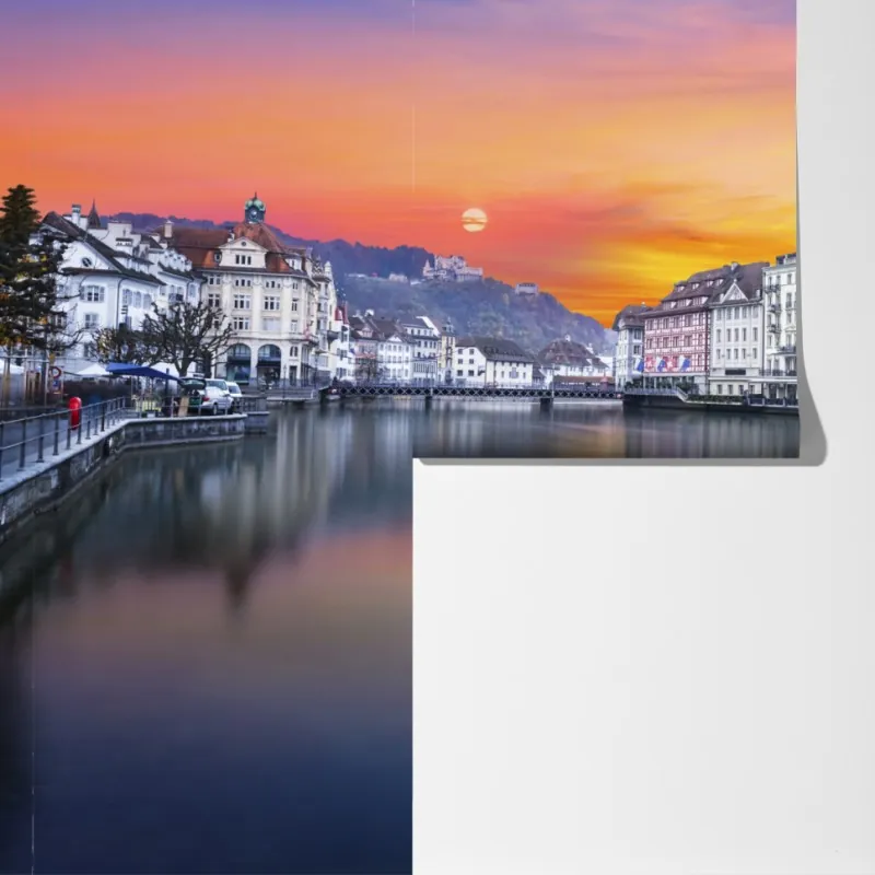 Fototapeta Lucerna nad rzeką o zmierzchu – Wallissimo® Fototapeta Lucerna nad rzeką o zmierzchu – Wallissimo®