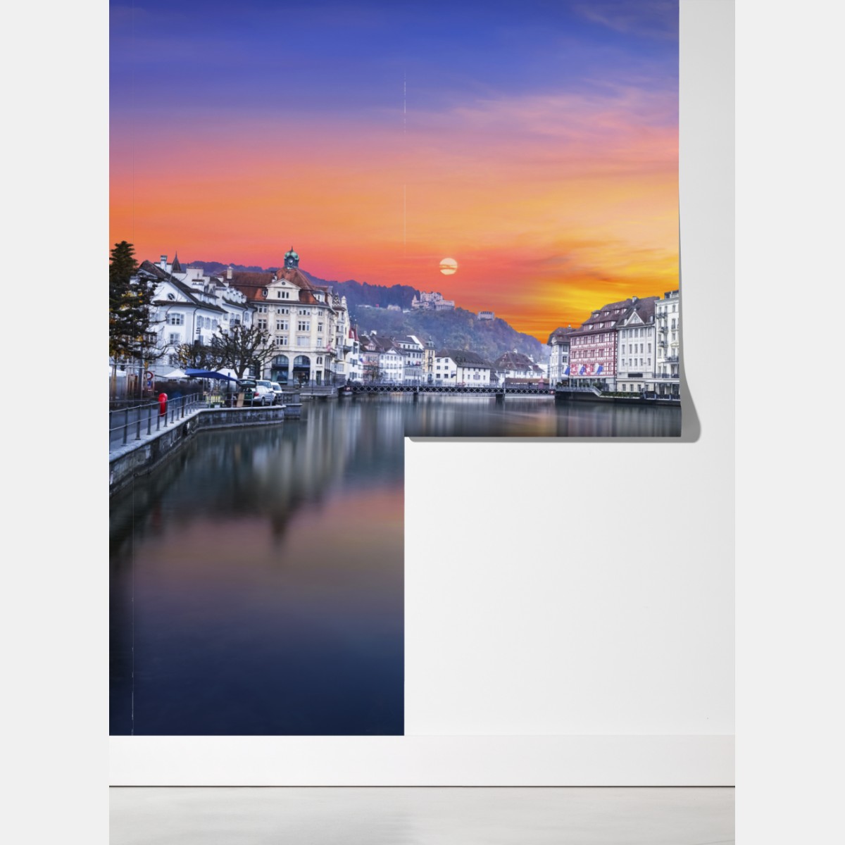 Fototapeta Lucerna nad rzeką o zmierzchu – Wallissimo® Fototapeta Lucerna nad rzeką o zmierzchu – Wallissimo®