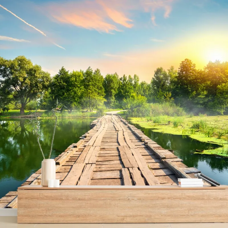Fototapeta słoneczny drewniany most nad spokojnym jeziorem