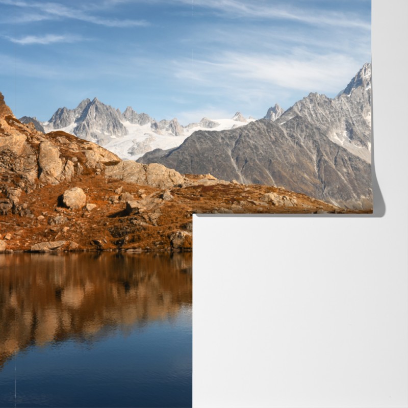 Fototapeta spokojne alpejskie szczyty odbite w jeziorze – Wallissimo® Fototapeta spokojne alpejskie szczyty odbite w jeziorze – Wallissimo®