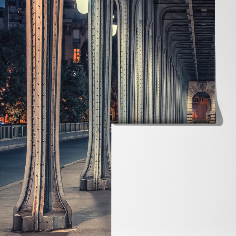 Fototapeta symetryczny korytarz stalowego mostu nocą – Wallissimo® Fototapeta symetryczny korytarz stalowego mostu nocą – Wallissimo®