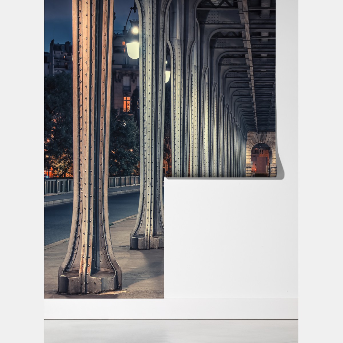 Fototapeta symetryczny korytarz stalowego mostu nocą – Wallissimo® Fototapeta symetryczny korytarz stalowego mostu nocą – Wallissimo®