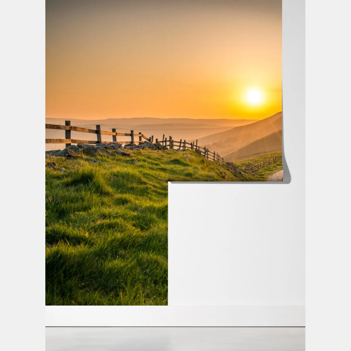 Fototapeta wschód słońca nad zielonymi pagórkami – Wallissimo® Fototapeta wschód słońca nad zielonymi pagórkami – Wallissimo®