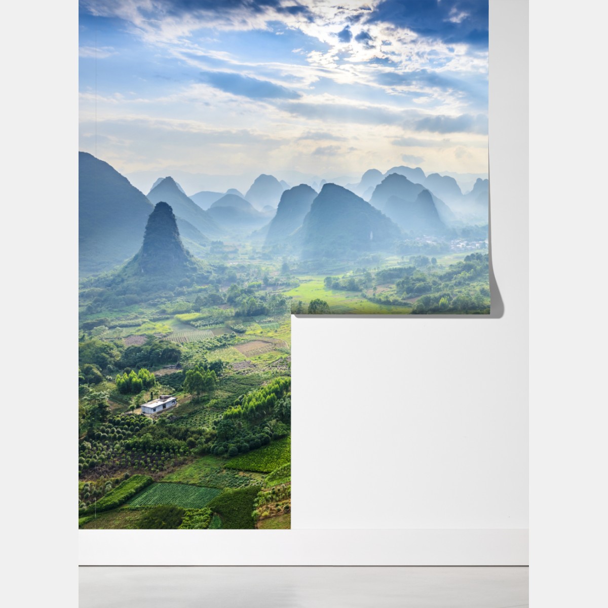 Fototapeta mglista dolina górska z karstowymi szczytami o świcie – Wallissimo® Fototapeta mglista dolina górska z karstowymi szczytami o świcie – Wallissimo®