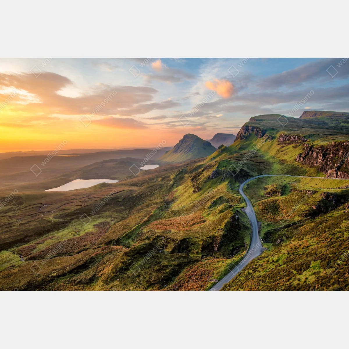 Fototapeta zachód słońca nad zielonymi wzgórzami – Wallissimo® Fototapeta zachód słońca nad zielonymi wzgórzami – Wallissimo®