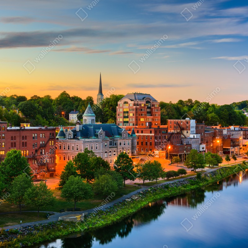 Fototapeta Augusta panorama miasta przy rzece Kennebec o zachodzie słońca – Wallissimo® Fototapeta Augusta panorama miasta przy rzece Kennebec o zachodzie słońca – Wallissimo®
