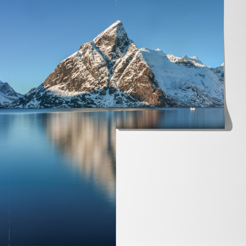 Fototapeta spokojny zimowy fiord w Reine, Lofoten – Wallissimo® Fototapeta spokojny zimowy fiord w Reine, Lofoten – Wallissimo®