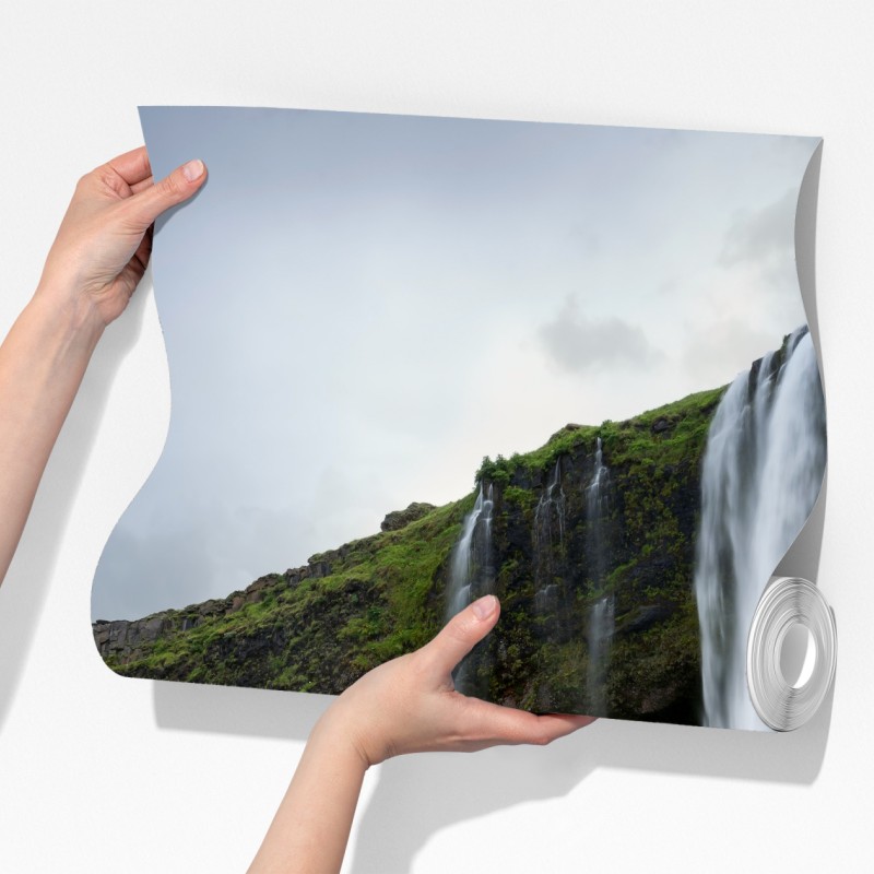 Fototapeta efektowny wodospad przy Seljalandsfoss, Islandia – Wallissimo® Fototapeta efektowny wodospad przy Seljalandsfoss, Islandia – Wallissimo®