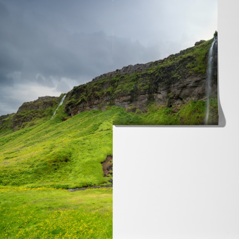 Fototapeta efektowny wodospad przy Seljalandsfoss, Islandia – Wallissimo® Fototapeta efektowny wodospad przy Seljalandsfoss, Islandia – Wallissimo®