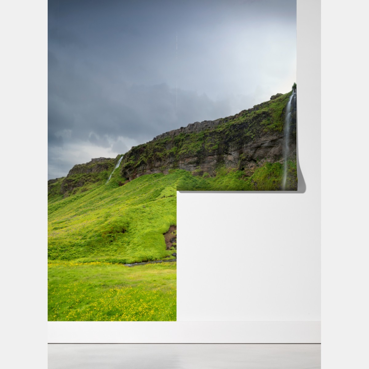 Fototapeta efektowny wodospad przy Seljalandsfoss, Islandia – Wallissimo® Fototapeta efektowny wodospad przy Seljalandsfoss, Islandia – Wallissimo®