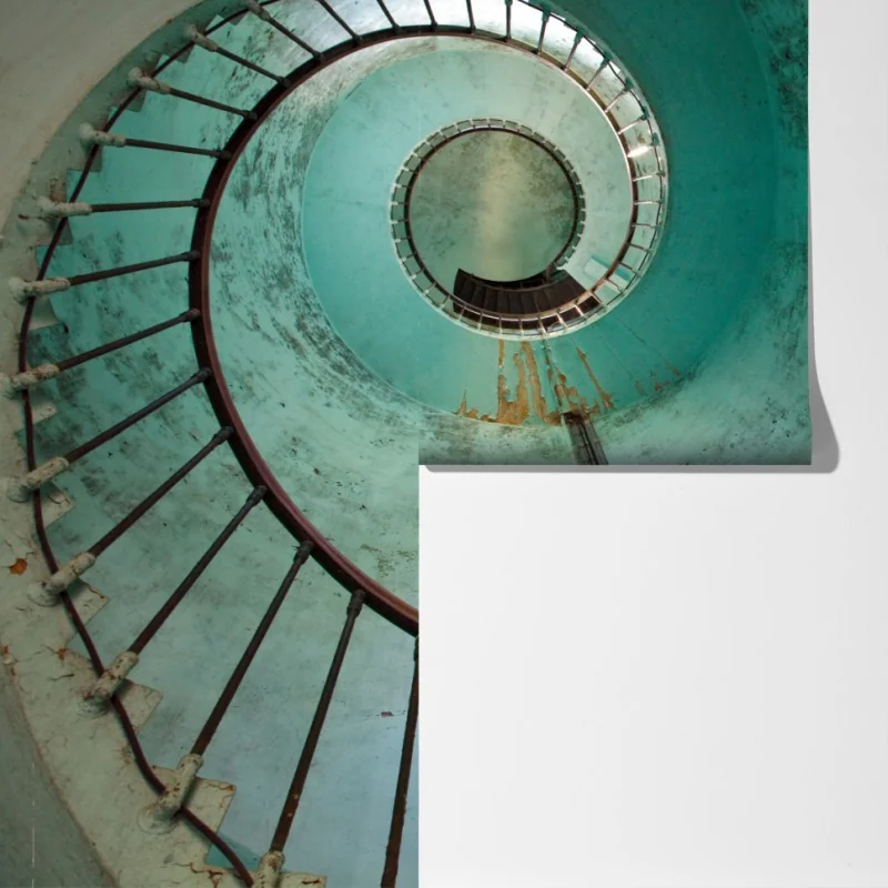 Fototapeta turkusowa spiralna klatka schodowa w zabytkowym wnętrzu – Wallissimo® Fototapeta turkusowa spiralna klatka schodowa w zabytkowym wnętrzu – Wallissimo®