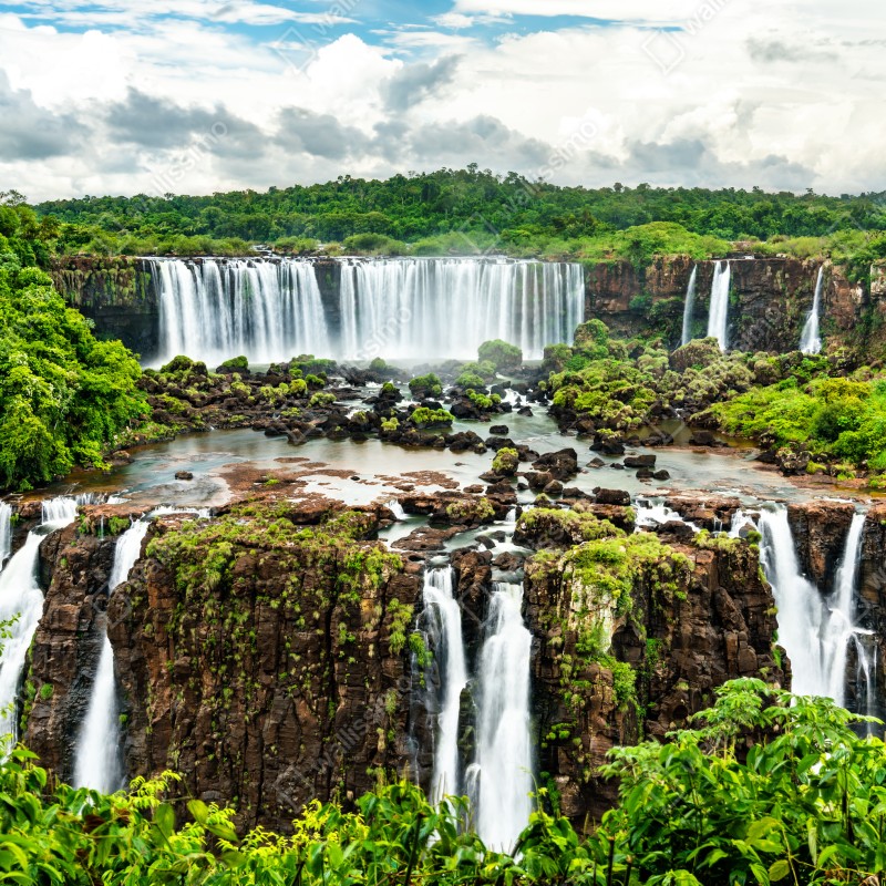 Fototapeta panorama bujnego zielonego wodospadu – Wallissimo® Fototapeta panorama bujnego zielonego wodospadu – Wallissimo®