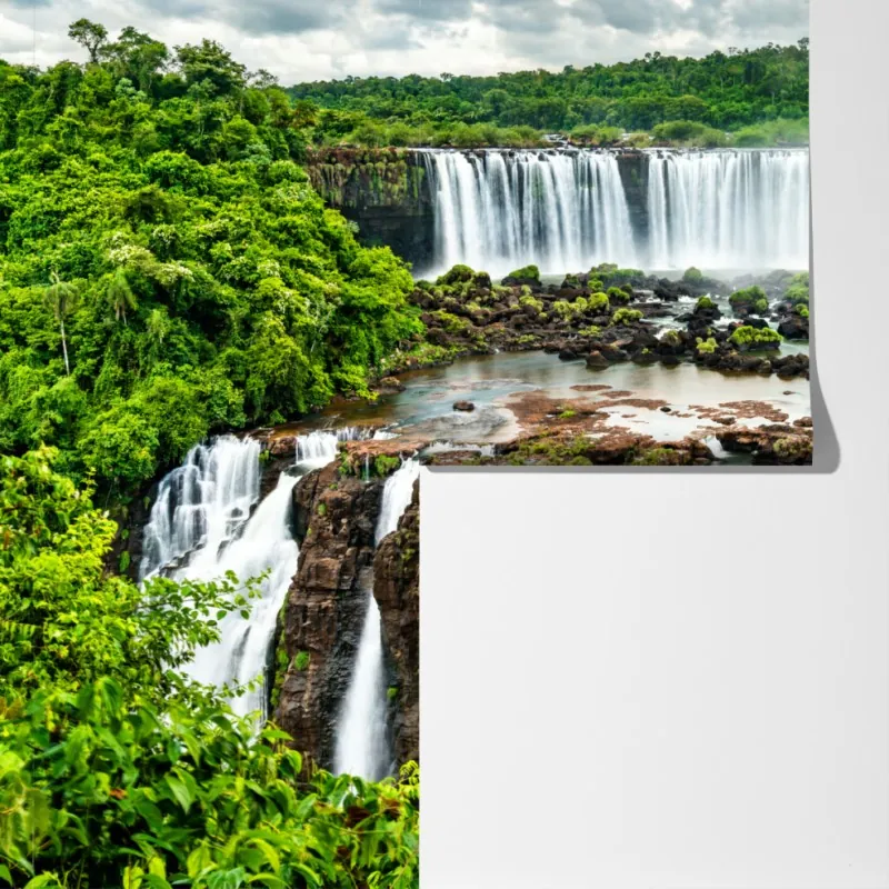 Fototapeta panorama bujnego zielonego wodospadu – Wallissimo® Fototapeta panorama bujnego zielonego wodospadu – Wallissimo®