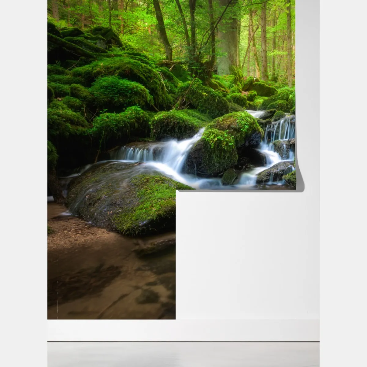 Fototapeta spokojny mechowy wodospad w lesie – Wallissimo® Fototapeta spokojny mechowy wodospad w lesie – Wallissimo®