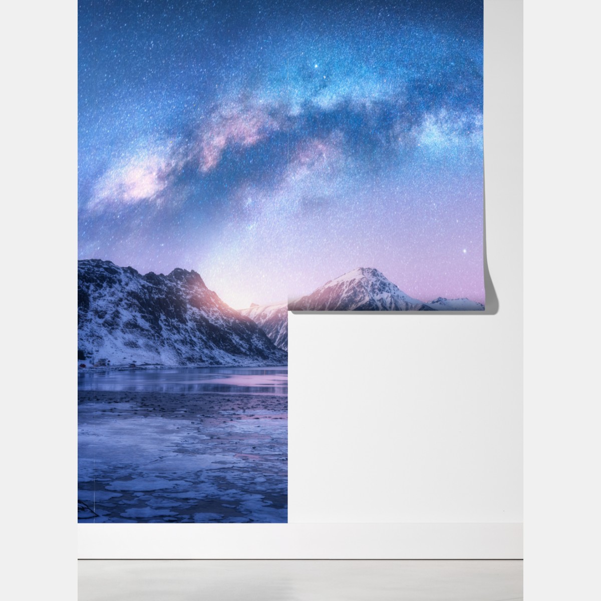 Fototapeta spokojna arktyczna noc w górach pod drogą mleczną – Wallissimo® Fototapeta spokojna arktyczna noc w górach pod drogą mleczną – Wallissimo®