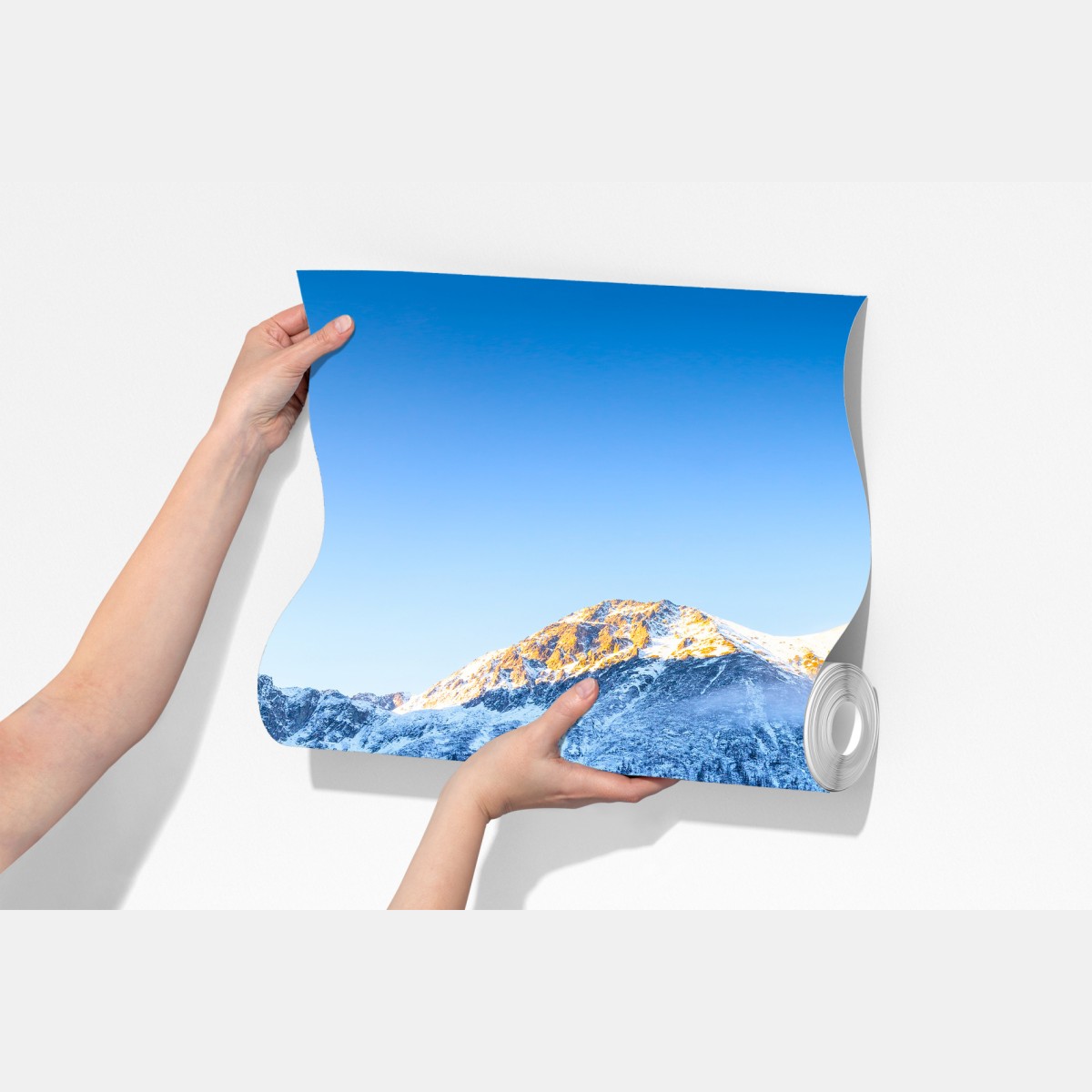 Fototapeta zimowy wschód słońca nad zamarzniętym górskim jeziorem – Wallissimo® Fototapeta zimowy wschód słońca nad zamarzniętym górskim jeziorem – Wallissimo®