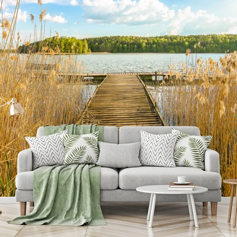 Fototapeta drewniany pomost nad spokojnym jeziorem – Wallissimo® Fototapeta drewniany pomost nad spokojnym jeziorem – Wallissimo®