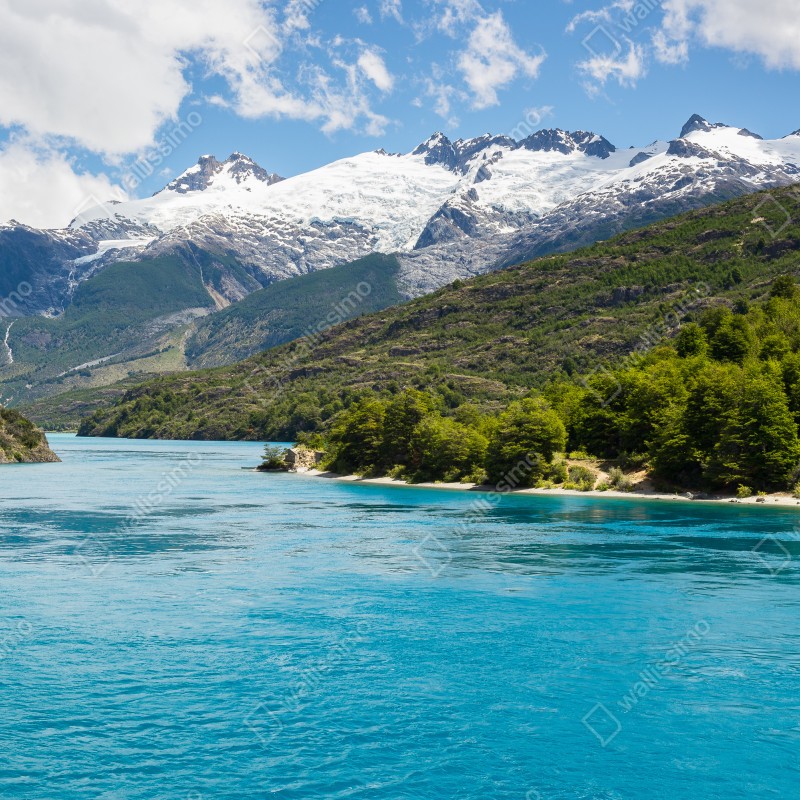 Fototapeta turkusowe jezioro górskie z ośnieżonymi szczytami – Wallissimo® Fototapeta turkusowe jezioro górskie z ośnieżonymi szczytami – Wallissimo®