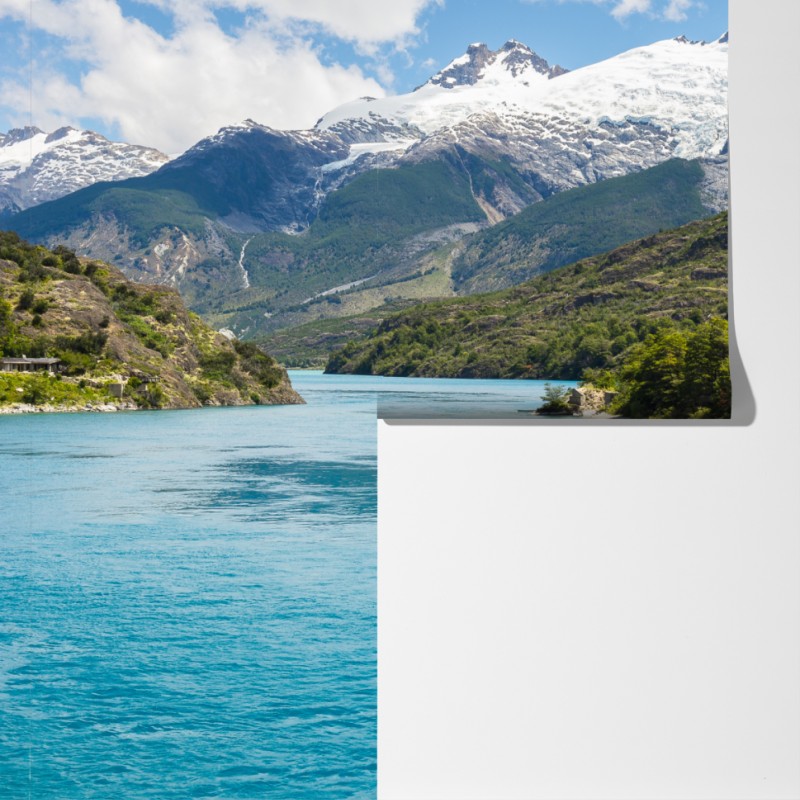 Fototapeta turkusowe jezioro górskie z ośnieżonymi szczytami – Wallissimo® Fototapeta turkusowe jezioro górskie z ośnieżonymi szczytami – Wallissimo®